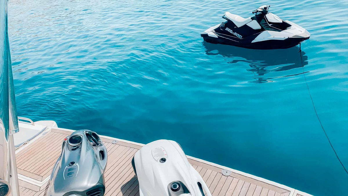 Аренда моторной яхты Sunseeker Manhattan 54 в Миконосе